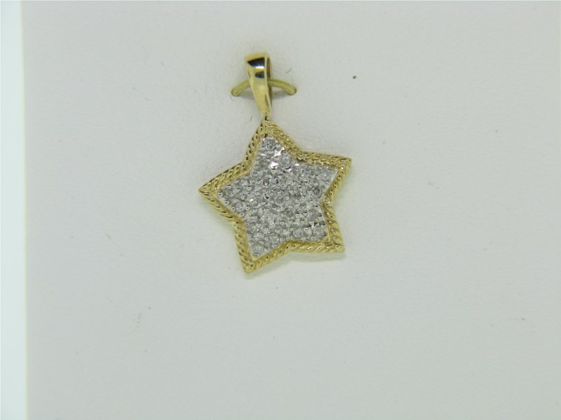14K WHITE GOLD CIRCLE PENDANT WITH .45CTTW BAGUETTE I1 CLARITY & HI COLOR DIAMONDS