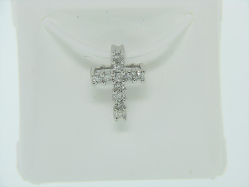 14K YELLOW GOLD CABLE CHAIN WITH A SMALL MOON AND STAR SET WITH .04CTTW ROUND I1 CLARITY & HI COLOR DIAMONDS