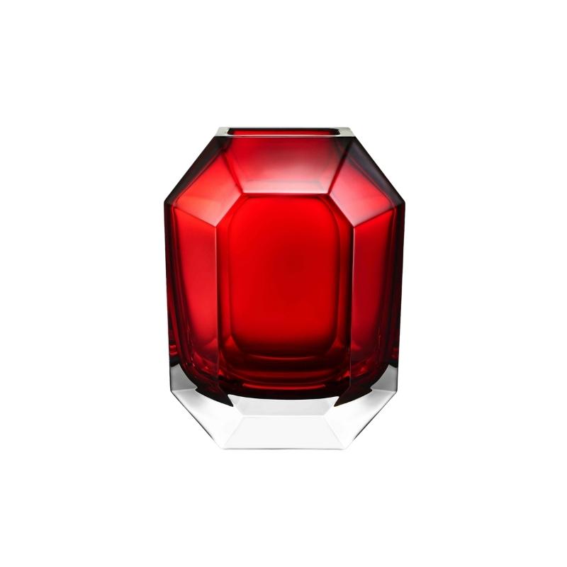 BACCARAT OCTAGONE VASE ROUGE. 