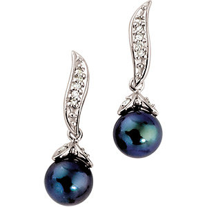 Akoya Cultured Pearl & Diamond Earring