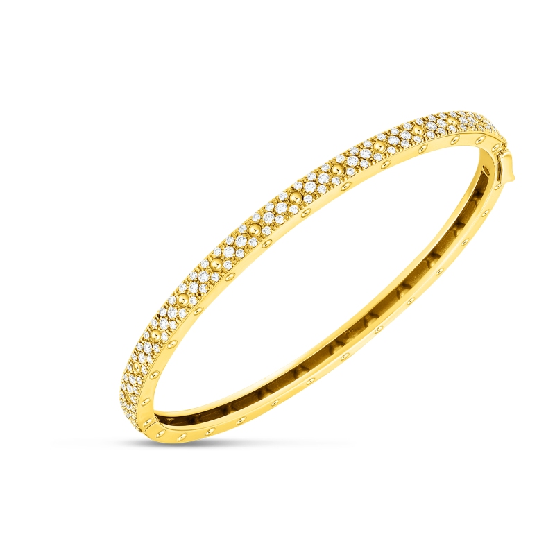 18K YELLOW GOLD POIS MOIS PAVï¿½ OVAL BANGLE. 48X58, 0.90ctw
