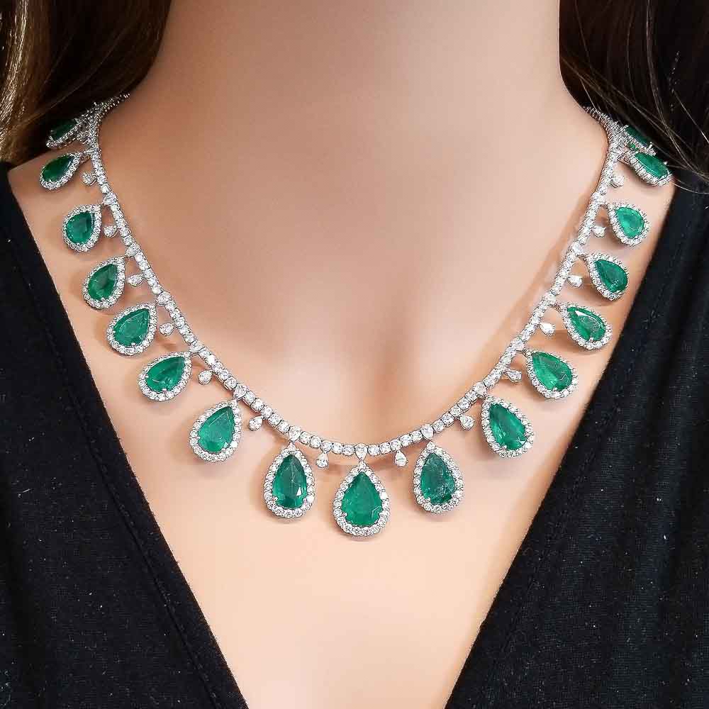 18K White Gold Emerald Gemstone Necklace