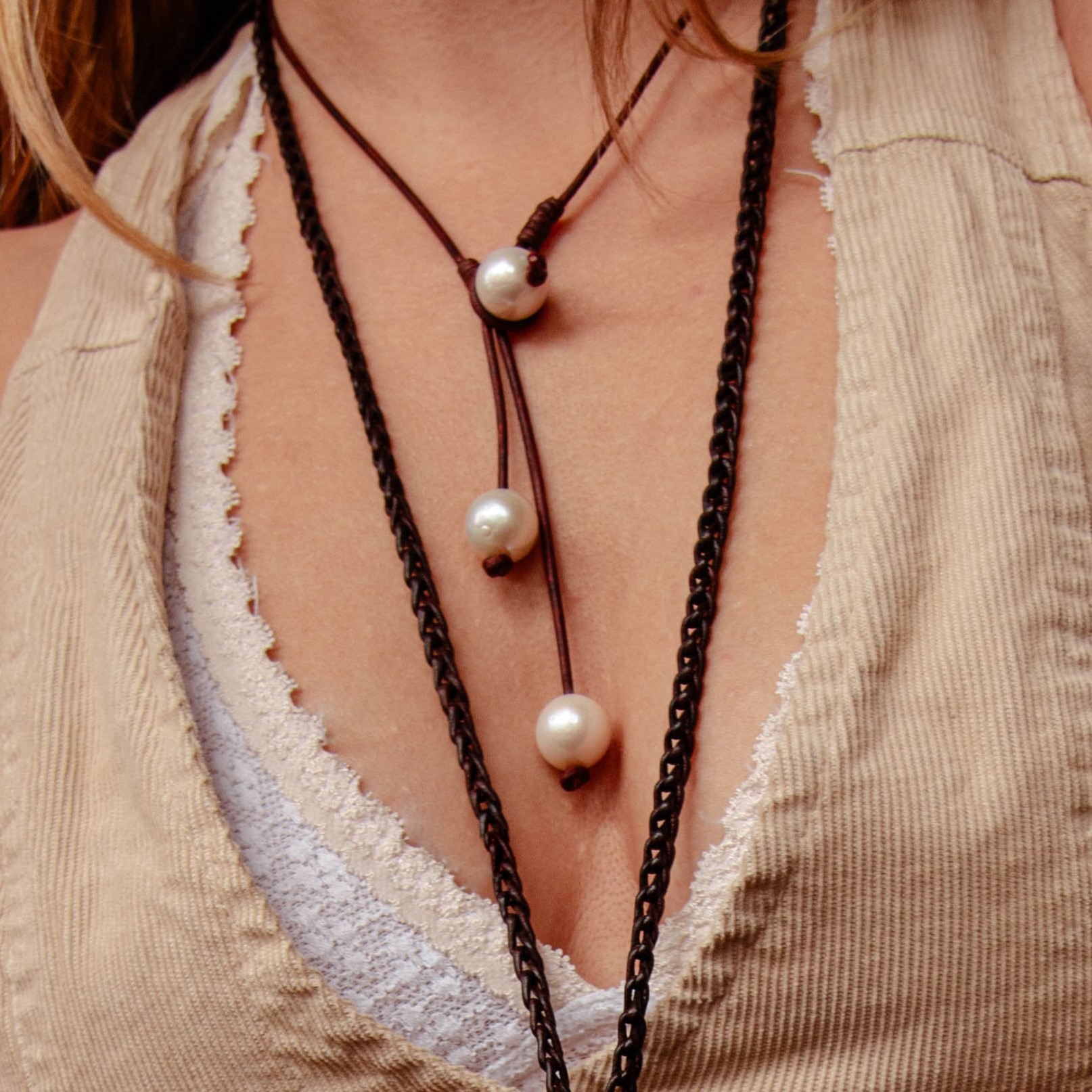 VINCENT PEACH THREE PEAS IN A POD NECKALCE WITH 3 FRESHWATER PEARLS ON 17