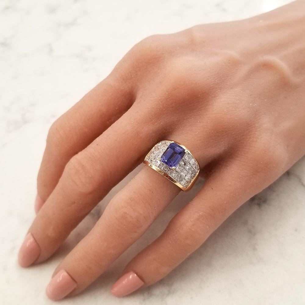 18K Yellow Gold Tanzanite Gemstone Ring