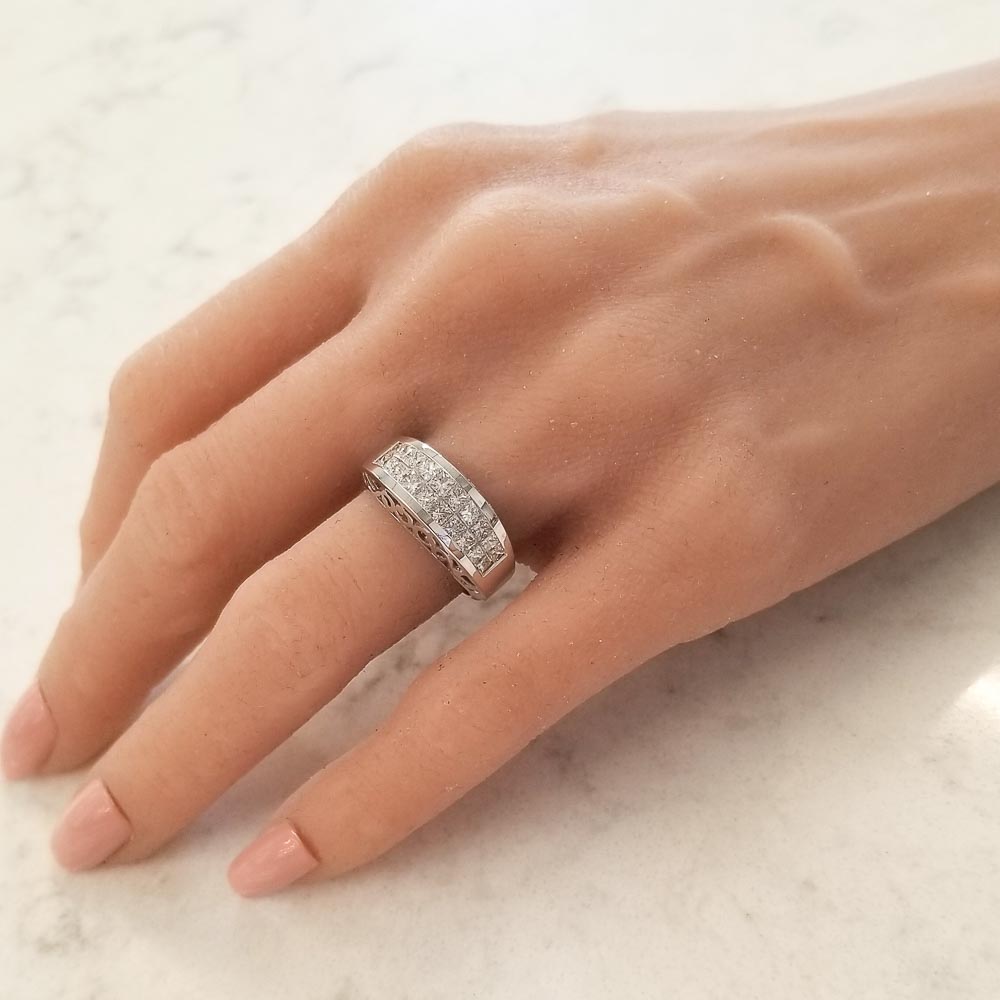 18K White Gold Diamond Gemstone Ring