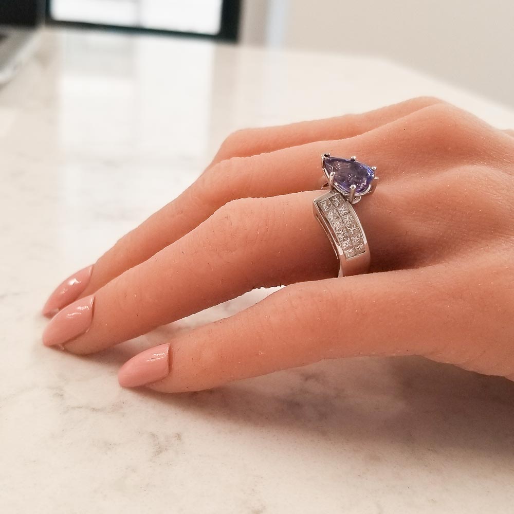 18K White Gold Tanzanite Gemstone Ring