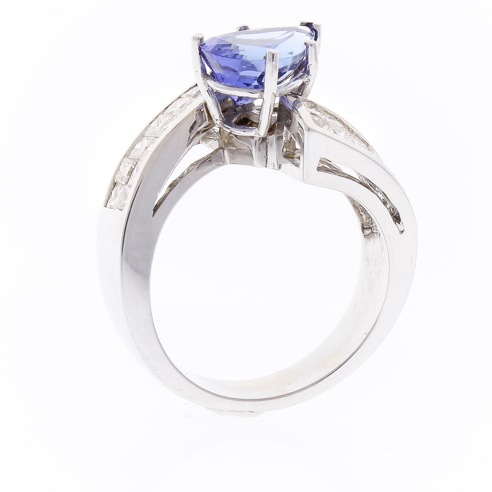 18K White Gold Tanzanite Gemstone Ring