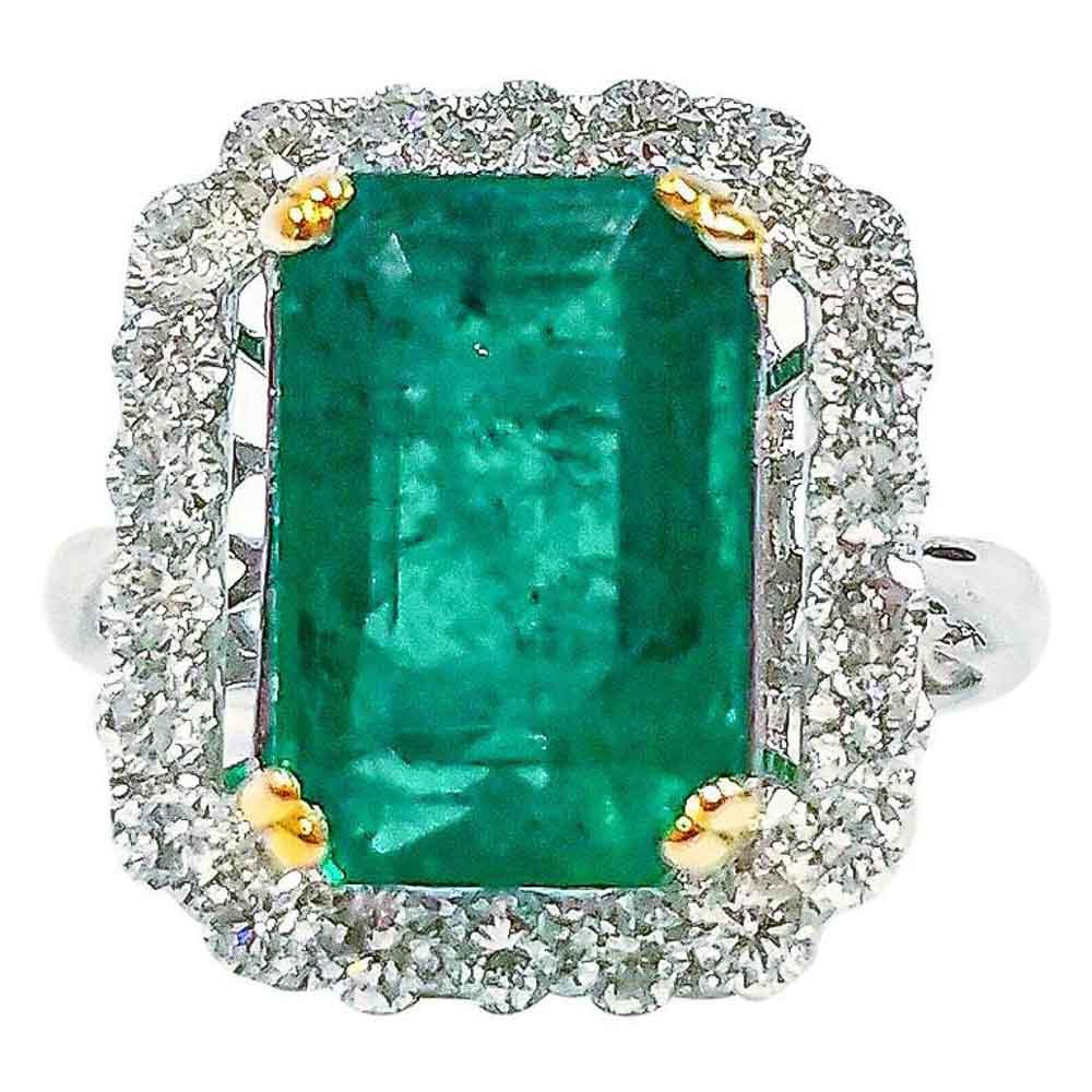 18K White Gold Emerald Gemstone Ring
