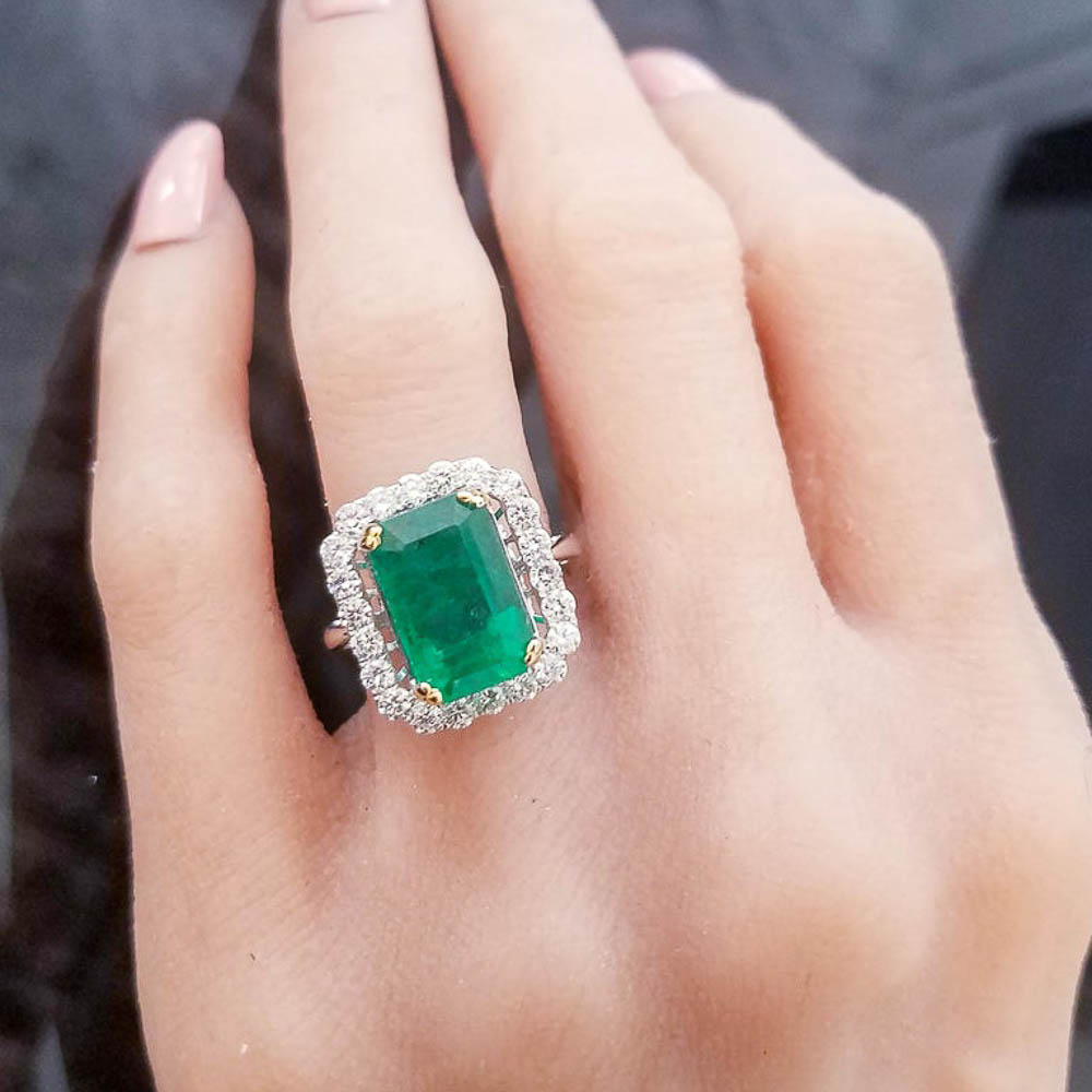 18K White Gold Emerald Gemstone Ring