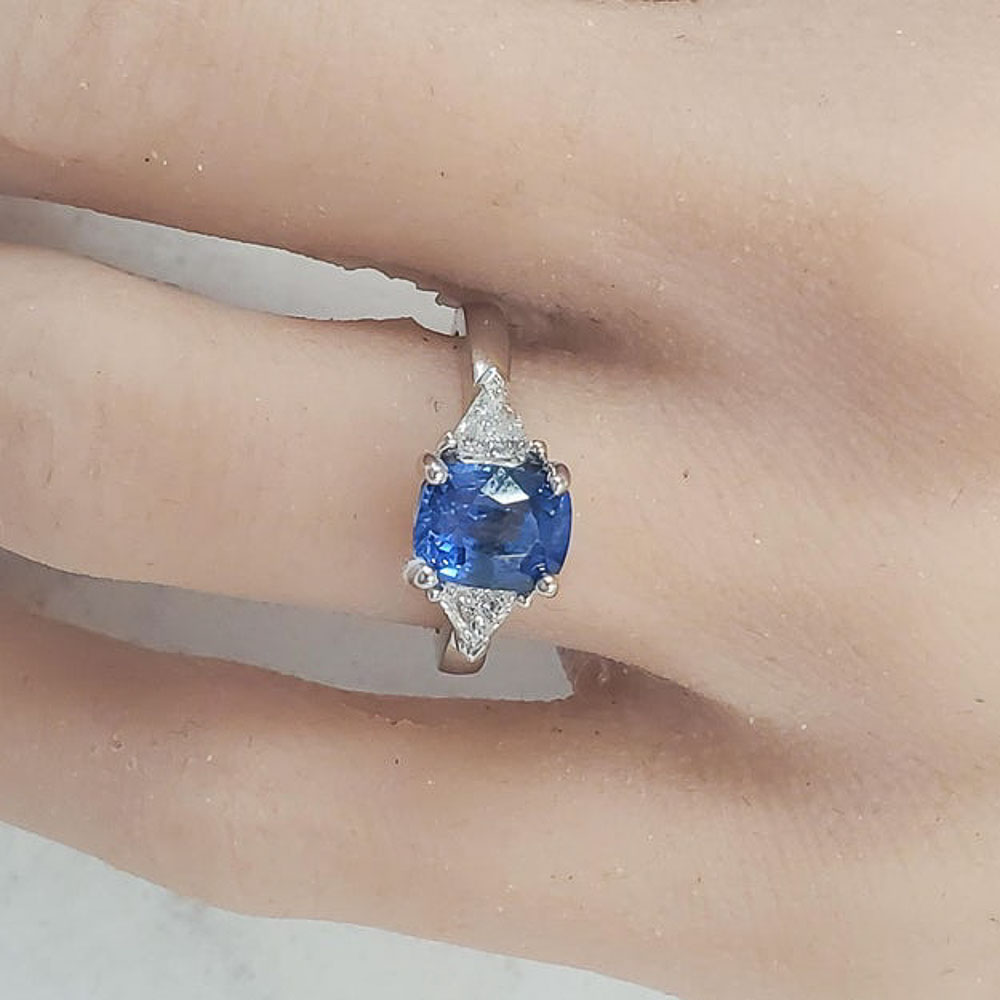 18K White Gold Gemstone Ring