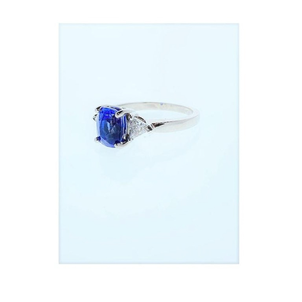 18K White Gold Gemstone Ring