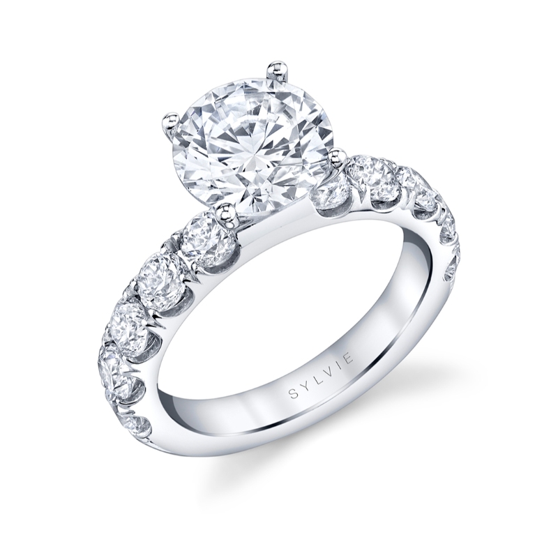 Round Cut Classic Engagement Ring - Octavie