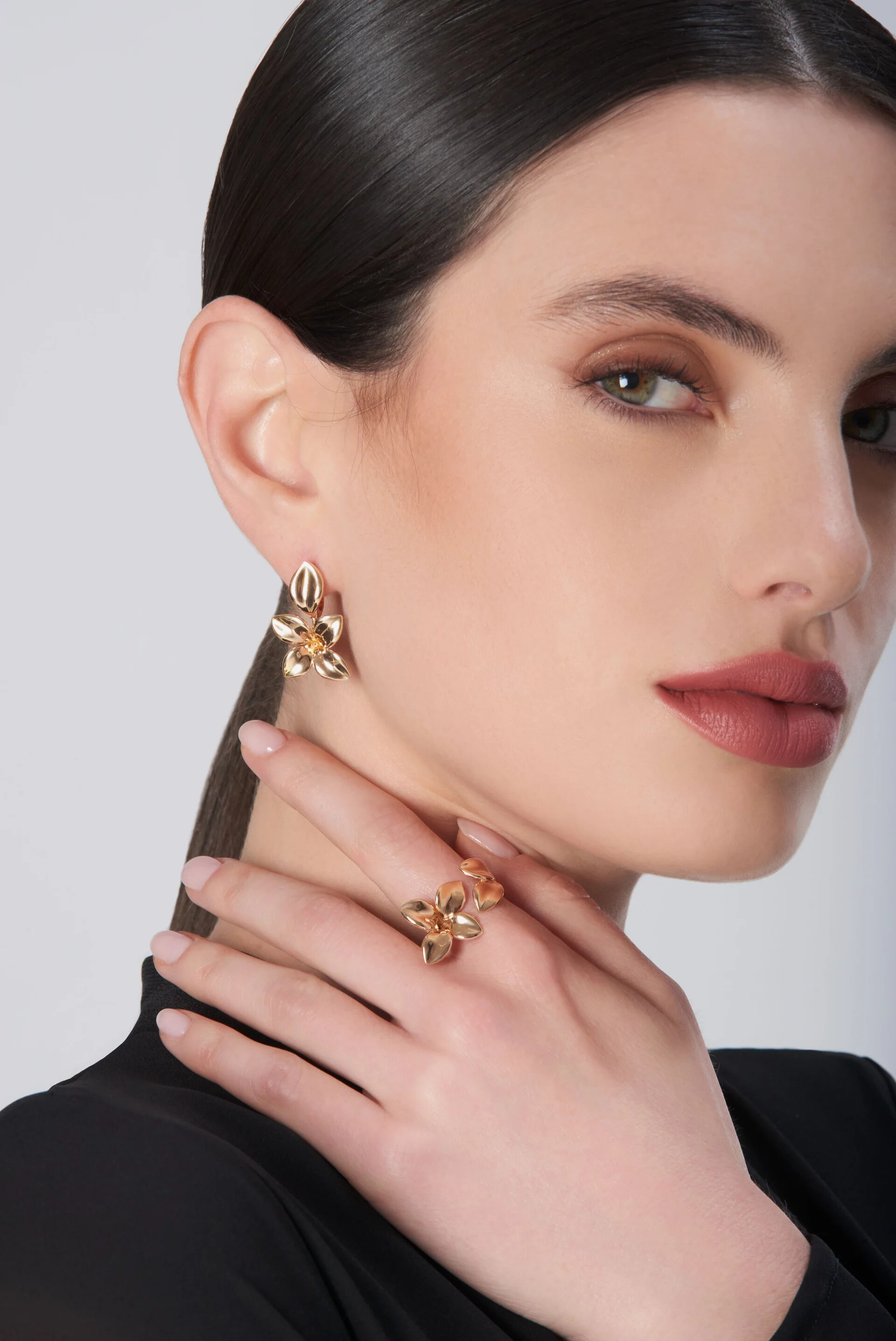 18K ROSE GOLD GIARDINI SEGRETI FIVE LEAVES SMALL EARRINGS WITH WHITE DIAMONDS. DIA-0.02 GLD-11.50