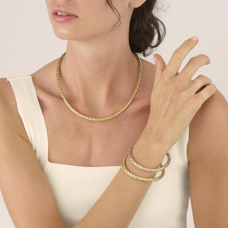18K YELLOW GOLD STRETCH SPRING NECKLACE WITH DIAMOND RING.