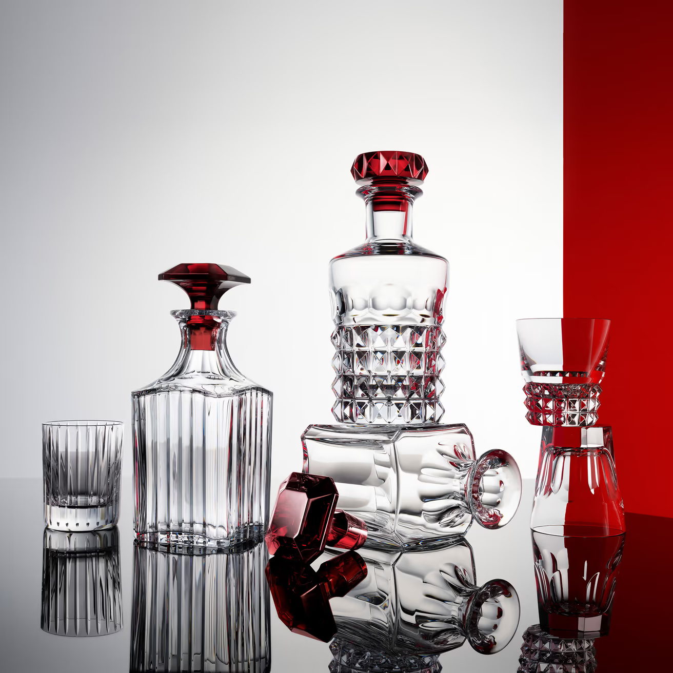 Harmonie Whiskey Decanter - Clear and Red